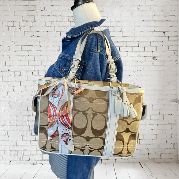 Coach Vintage Signature Gallery Tassel Tote Shoulder Bag - Picture 6 of 16